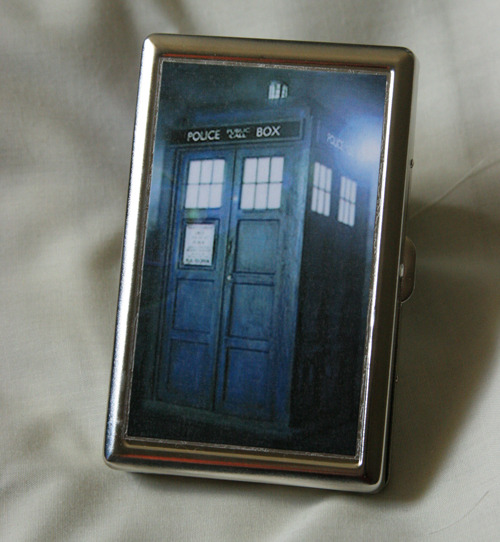 elliebuzz:lifesucksthenyouregenerate:Doctor Who Giveaway!Who doesn’t love giveaways?Surely some peop