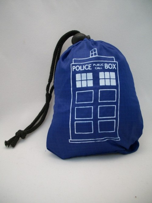 elliebuzz:lifesucksthenyouregenerate:Doctor Who Giveaway!Who doesn’t love giveaways?Surely some peop