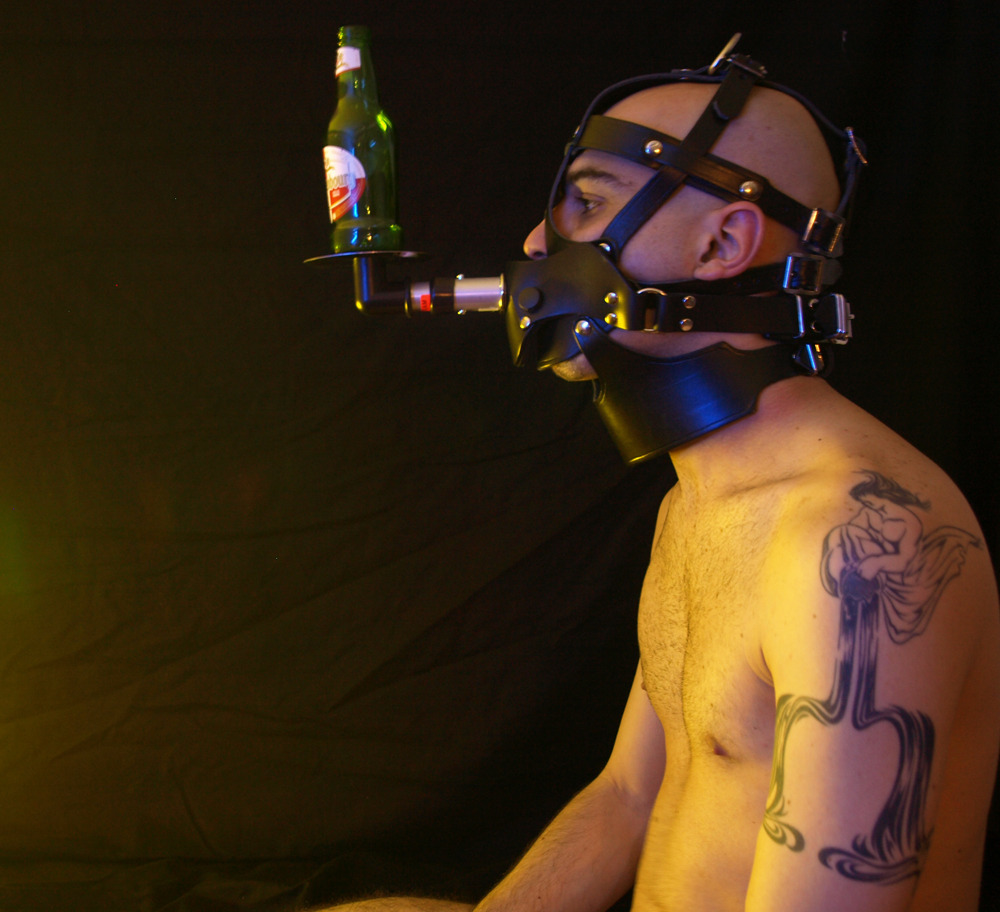 sirserver:  myrestrictionaddiction:  Trained to serve.  Slave really must remain