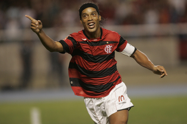  Ronaldinho.. Esse Manto lhe Caiu Tao Bem! 