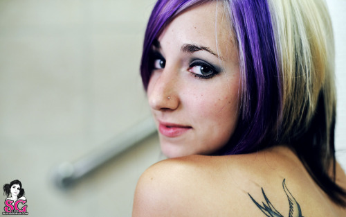 youbrokelikeglass:  Aleon Suicide - After The Con
