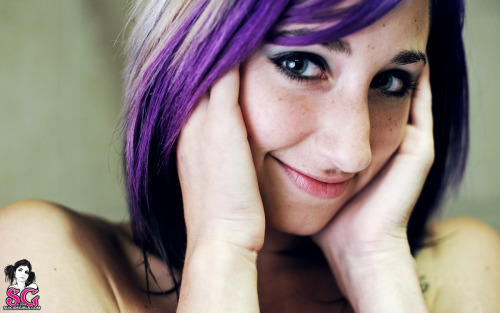 youbrokelikeglass:  Aleon Suicide - After The Con