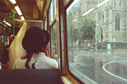 oieusinto:  O tempo faz a gente esquecer. Há pessoas que esquecem depressa. Outras