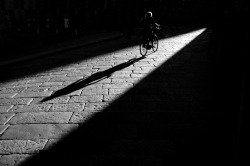 luzfosca:  Francesco Borghesan Donna in bicicletta,