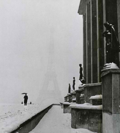 mhel02:  Lee Miller,the veiled eiffel tower from the palais de chaillot, paris, 1944 
