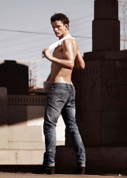 yellowasian:  Simon Nessman | Mariano Vivanco