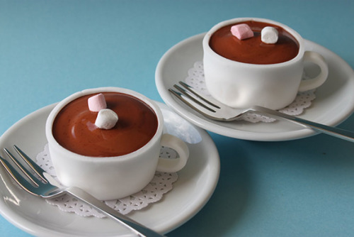 gaksdesigns:  Hot chocolate cupcakes by Ladybird.  