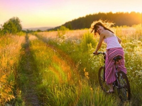 fruitjuiceandlaugh:  ready for a bike ride ?