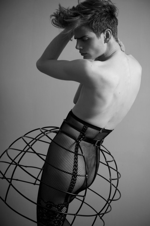 s-how-stopper:  Malte Paulsen by Saverio Cardia 