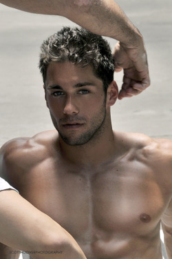 andrewsmirror:  scotthoover:Nick being groomed for our Parke and Ronen shoot   via  Gridllr.com   —  sharing is caring!