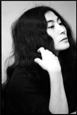 retro2go:  Yoko Ono is pretty. 