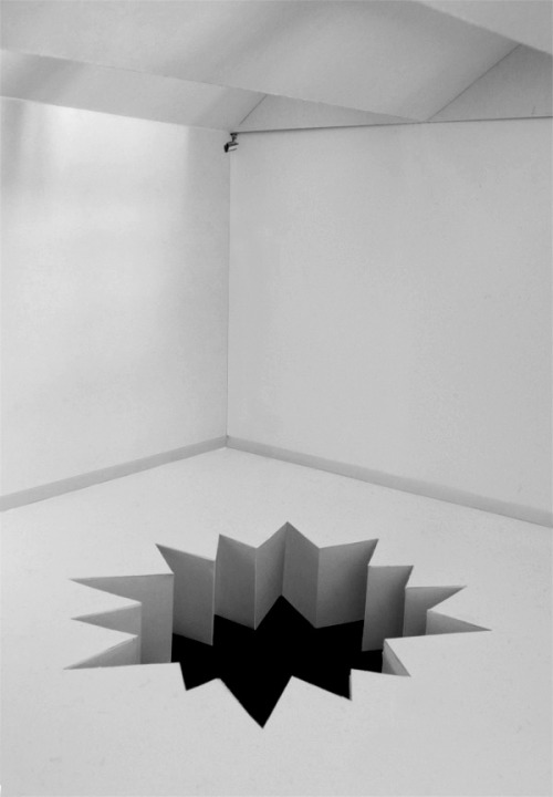 fiore-rosso:  ,trou by xavier barrade 