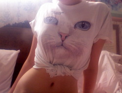 intoxifaded:  neeed  Want that shirt!