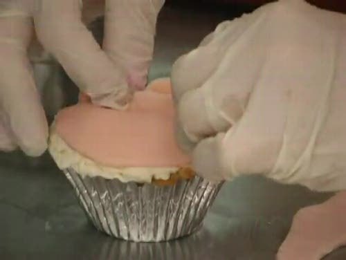   velved:    How to: Vagina Cupcakes 