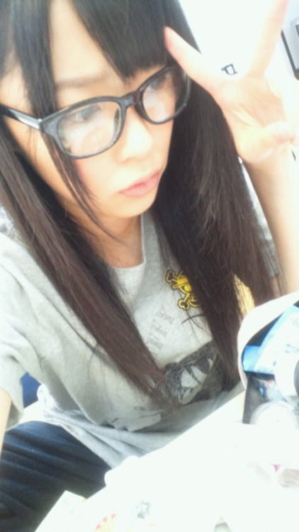 saeyuki:  my oshi with glasses :3 and a toothbrush lol