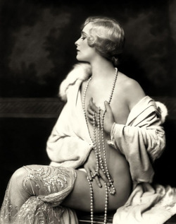 lostsplendor:  Ziegfeld Follies, Click for Source. 