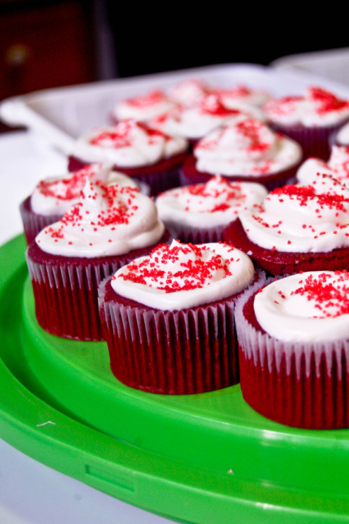 fuckyeahcupcakes:mikeyjayjay:Red Velvet Cupcakes with Cream Cheese Frostingand red sugar on top