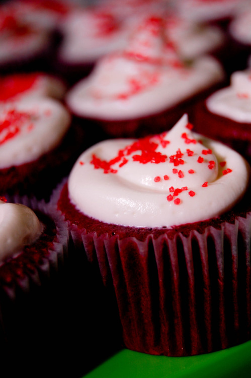 fuckyeahcupcakes:mikeyjayjay:Red Velvet Cupcakes with Cream Cheese Frostingand red sugar on top