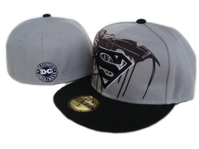 superjhecko:  I want a Superman Snapback cap. :| 