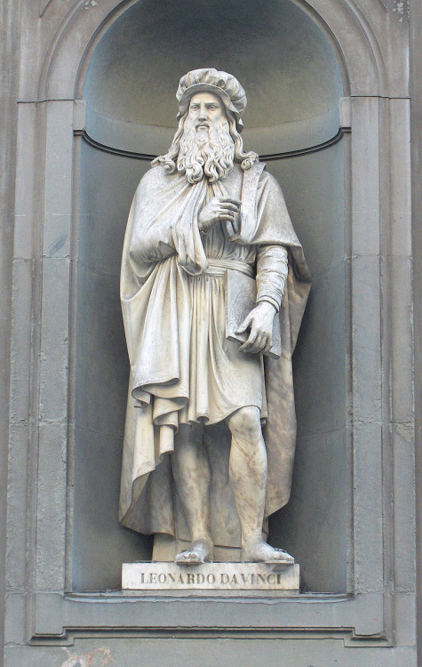 A statue of Leonardo outside the Uffizi Gallery in Florence, based upon contemporary descriptions.