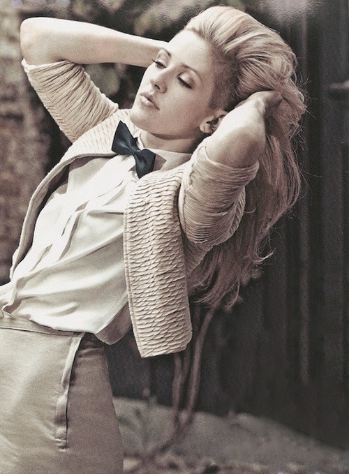 rissalady:  Ellie Goulding is too cute with an undercut. 