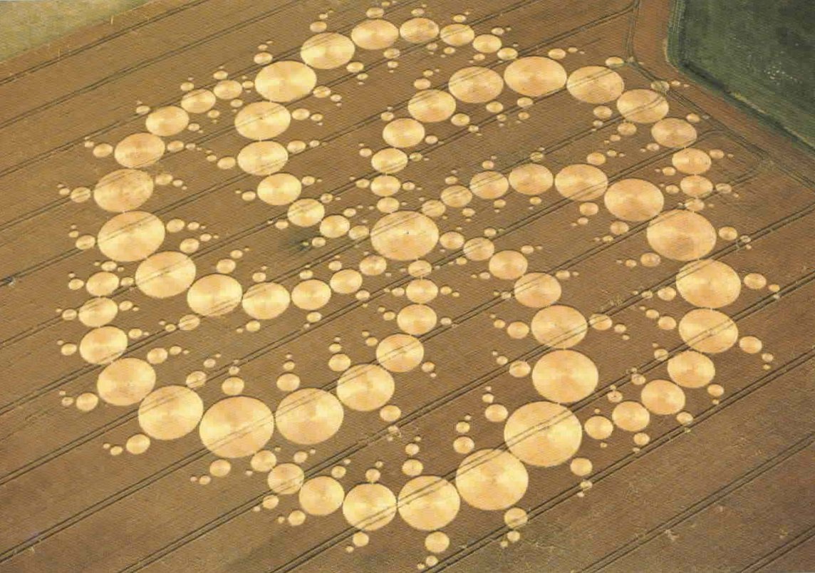 completelyunproductive:  guess what i am watching a documentary on?  El mismo http://img181.imageshack.us/img181/3968/cropcircledz8.jpg