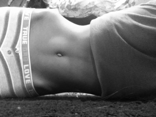 p0crescoph0bia: suicidal-homicidal: morphine-and-cigarettes: Sad black and white blog, I follow back