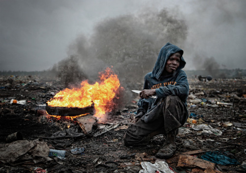 thitime:José Ferreira ‘Trash Land’Description smileinyourfaceTrash Land is an impressive photo docum