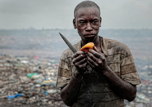 thitime:José Ferreira ‘Trash Land’Description smileinyourfaceTrash Land is an impressive photo docum