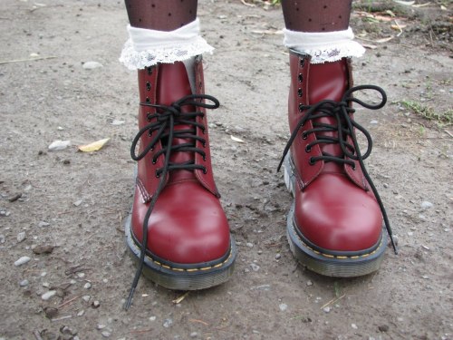 mercury-tears:  One day i will own you :_:  los dr martens en este exacto color!