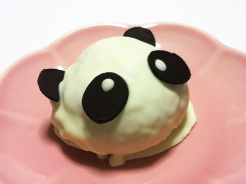 notoriouscupcakes:  chocolate panda cream puff 