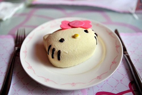 notoriouscupcakes:  hello kitty pudding 