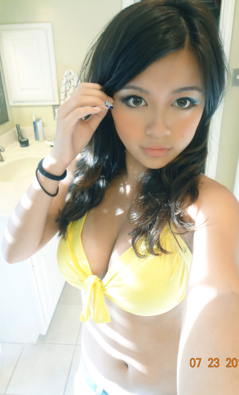 fuckyeahsexychicks:  vickibaybee.tumblr.com 