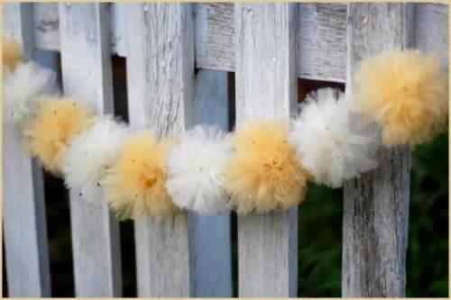 truebluemeandyou: DIY Tulle Pompoms. I saw this posted by another blog in a collage featured in DIY 