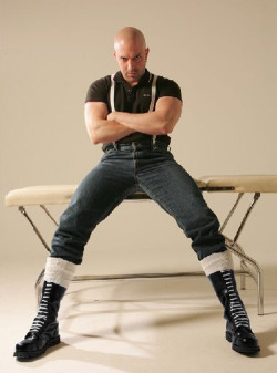 Ucsubbear:  Leatherubber:  Black Boots. Much Better! ;)  Cum To Daddy  Sexy Beast&Amp;Hellip;