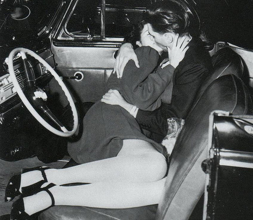 Porn  fuckyeahvintage-retro: A couple making out photos