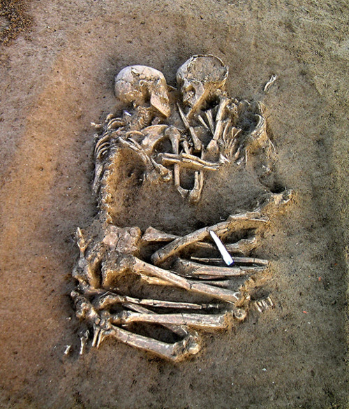 memewhore:  eelswithhammers:  hintofgold:   The Lovers of Valdaro. Believed to be no older than twenty years of age when death occurred.Over 5,000 years old.Locked in an eternal embrace.Tragically, their story is unknown.Ironically, they were found in