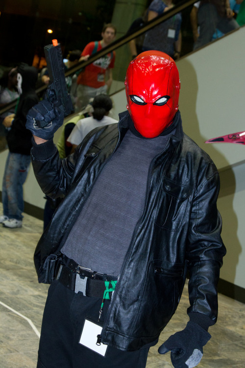 magebird:angelophile:Red Hood / Jason Tood Cosplay at Otakon 2011. Photo by coolsteel27. (Source)Jas