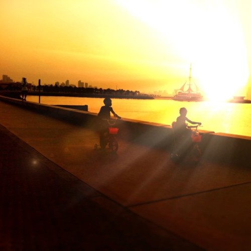 adiensnet: #Sunset at #Marina #Beach, #Kuwait #Arabian #Gulf #Seaside #adiensnet (Taken with Instagr