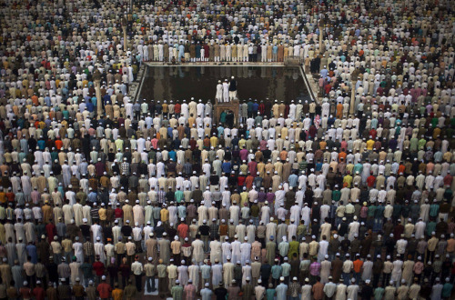 poeticislam:Friday Prayer, Bangladesh The power of friday prayer: Reported by Imam Muslim, Abo-Dawod