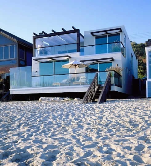(via Beach House Remodel / Beach House in Malibu, California)