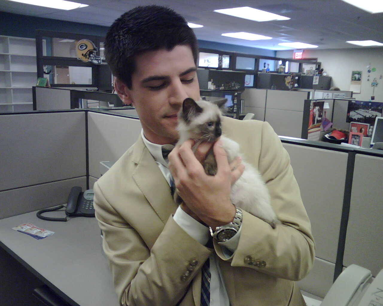 cuteboyswithcats:  tucson morning blend co-host with skippyjon jones. -alex 