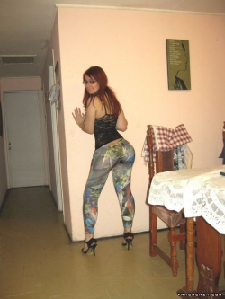 badbadb:  Ass so phat it makes you see crazy