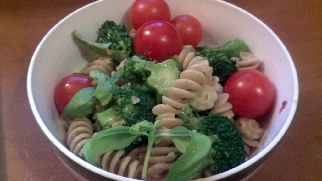 Broccoli & Basil Pasta w/ Mushrooms and Cherry Tomatoes
Tonight I was in the mood for something fresh and full of flavor. As of today I have decided to revert back to a primarily vegetarian diet; with the exception of dairy and the occasional seafood...