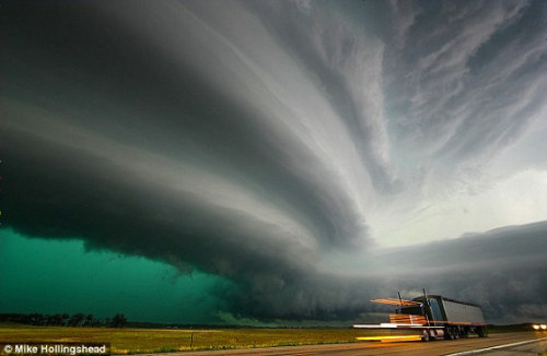writerman-js:  (via ストームチェイサーによって撮影された恐ろしくも美しい嵐の写真 - GIGAZINE)