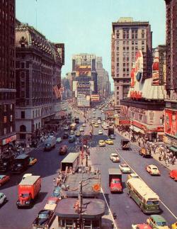 homemadedarkmark:  teenwaste:  NYC 1955  i want to live in this new york. or the new york in like…the 20’s or 40’s. 