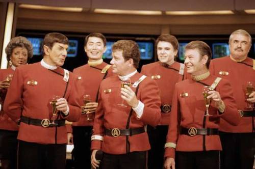 fuckyeahstartrektos: All eyes on the captain, and kirk always looks to spock.  of course scotty