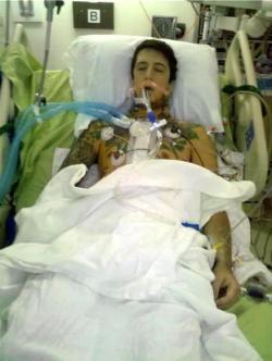 ofmiceandjilly:  your-chaotic-reality:  a-teen-to-remember:  y0urshipssunk:  I will NEVER not reblog a picture of him while he was in the hospital. He’s so strong, I love him so much  This breaks my heart so much   and there goes my heart :c 