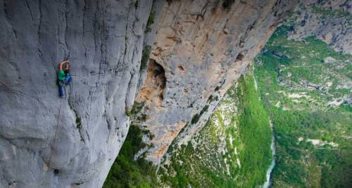 Alpinist climbing the Verdon Gorge, France – Keith Ladzinski/Corbis © (Bing United Kingdom)