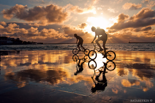 pedalfar:  500px / Photo “Набережная Севастополя” by Vyacheslav Batareykin